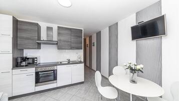 Fridge, stovetop, dishwasher, coffee/tea maker