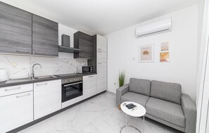 Refrigerador, microondas, parrilla de estufa y lavavajillas 