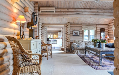 4 bedroom awesome home in Hornbæk