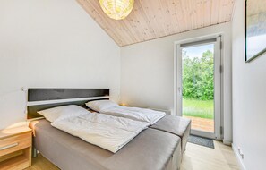 3 bedrooms, travel cot, free WiFi