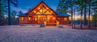 Songbird Cabin -🎮 Games 🌟 Nice Amenities 🌳 Covered Deck 📍 Great Location