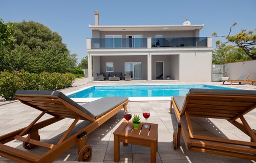 Impresionante casa en Zadvarje