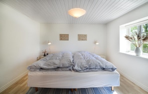 4 bedrooms, travel cot, free WiFi