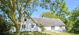 Gorgeous home in Askø with kitchen