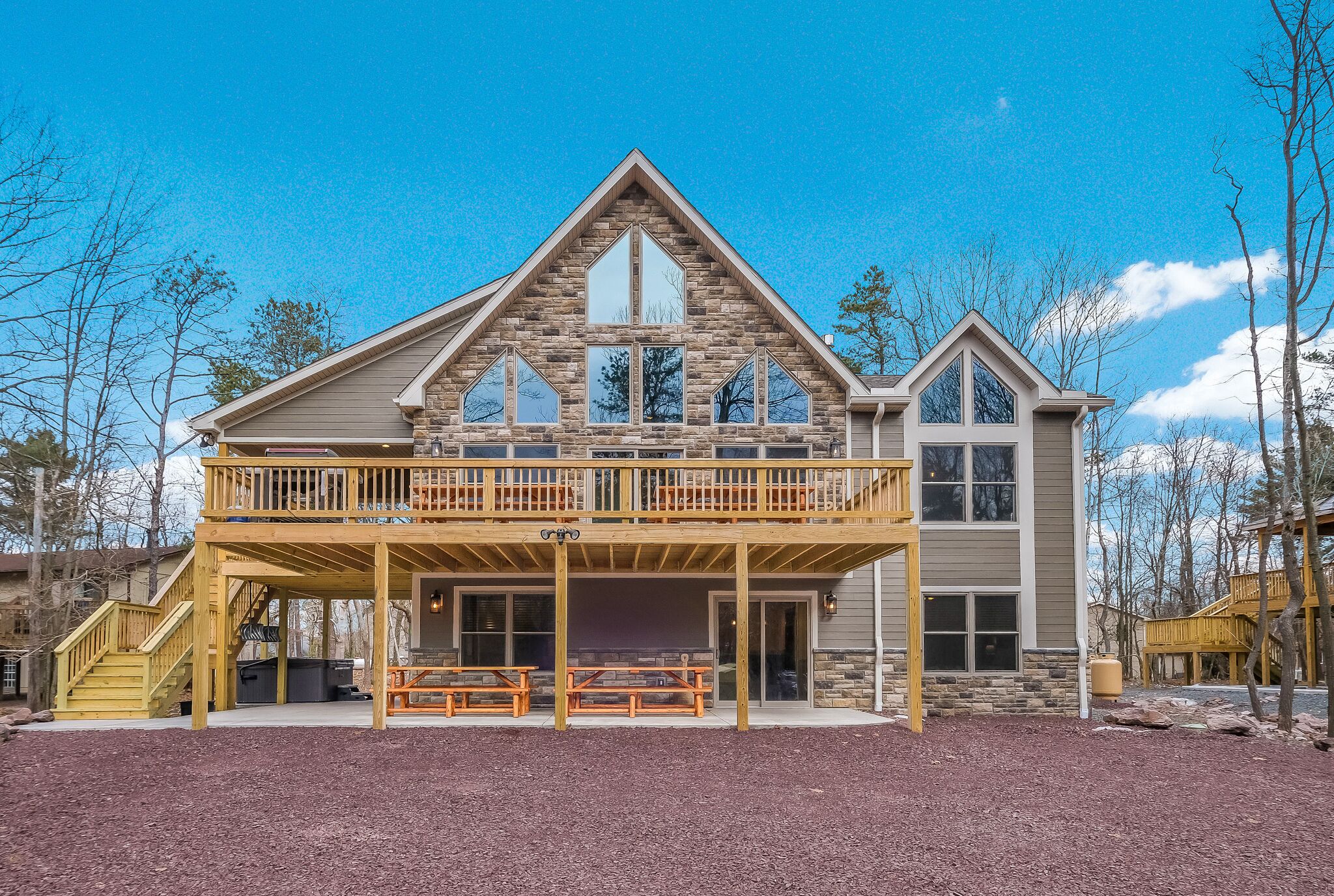 "Rainier" ELEVATOR, Wi-Fi, Private Hot Tub, Firepit, Sound System & Pool Table