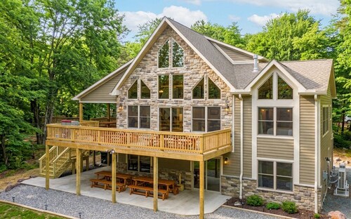 Rainier by PMR, 8BR, Elevator, Outdoor Fireplace, Double Kitchen, Sleeps 26