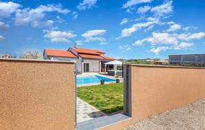 Exterior - Stunning home in Pula (Pula)