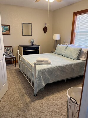 1 bedroom, desk, iron/ironing board, free WiFi