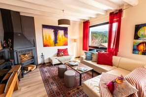 Smart-TV, Kamin, Tischfußball, Tischtennisplatte