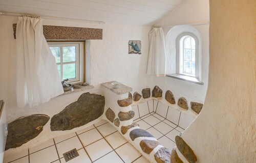 Cozy home in Thyholm with WiFi