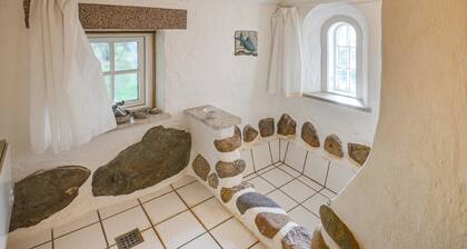 Cozy home in Thyholm with WiFi