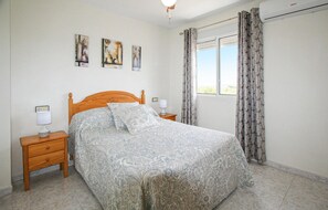 3 bedrooms, in-room safe, free WiFi, bed sheets