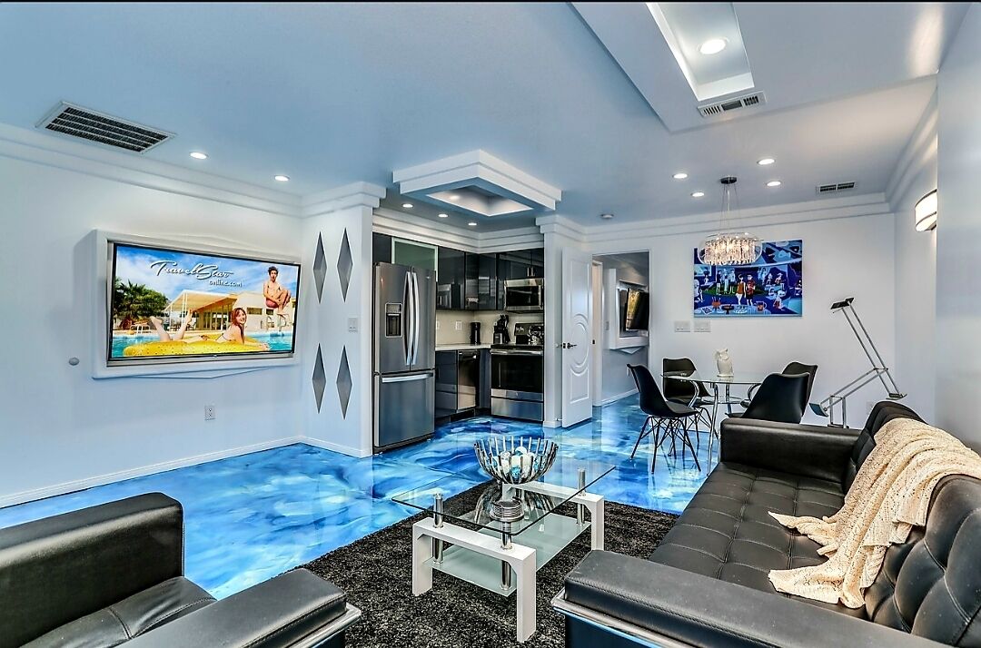 New Amazing Downtown Offering,   Pool, Spa,Tennis & Views
