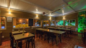 Petit déjeuner complet compris tous les jours