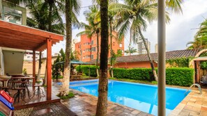 Outdoor pool - Guarujá Hostel (Guarujá)