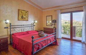 4 bedrooms, in-room safe, travel cot, free WiFi