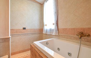 Bathtub