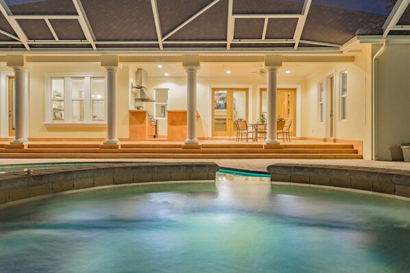 Sisäuima-allas, ulkouima-allas