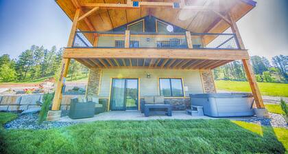 Crystal clear Mountain View’s with a farmhouse chic vibe.