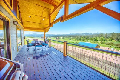 Crystal clear Mountain View’s with a farmhouse chic vibe.