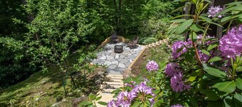 Large Mountain Retreat Near Downtown