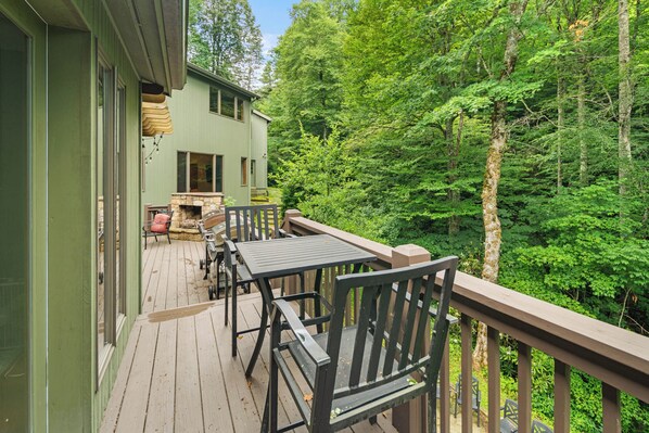 Outdoor dining - 7 BR Pet-Friendly Mountain Home with Hot Tub, Large Fenced Yard, Game Room, and Creek (Blowing Rock)
