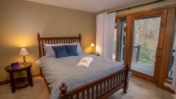 7 bedrooms, WiFi, bed sheets
