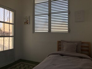 4 bedrooms, desk, iron/ironing board, free WiFi