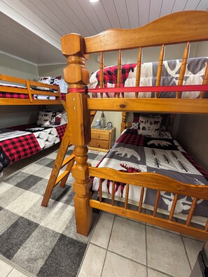 3 bedrooms, iron/ironing board, travel cot, free WiFi - Discover Bryce Canyon nearby, cozy 2-bedroom guesthouse (Panguitch)