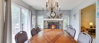 Lake House Retreat in the Heart of the Poconos. Hot Tub, Pool Table, Fire Pit