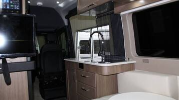 2 bedrooms, internet