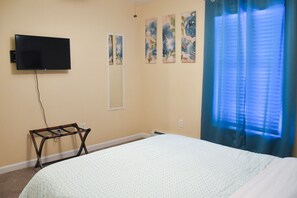 4 bedrooms, iron/ironing board, WiFi, bed sheets