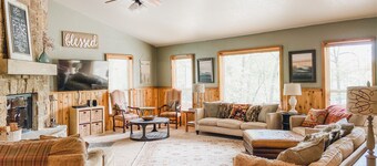 4 BDR Cozy Cabin near Fishing, Golf, Marina + Wifi + Pool Table, Pets OK