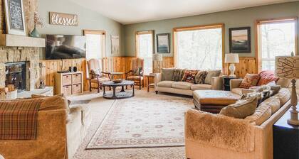 4 BDR Cozy Cabin near Fishing, Golf, Marina + Wifi + Pool Table, Pets OK