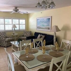 Dining - Steps away from the white sandy beach! (Bradenton Beach)