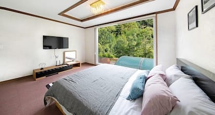 Kkoristar Pool and Spa Pension