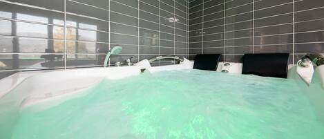 Condo (Spa) | Tina de hidromasaje