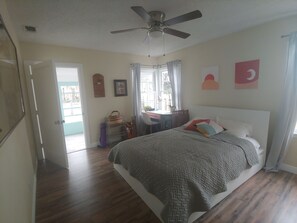 2 quartos, escrivaninha, Wi-Fi de cortesia, roupa de cama
