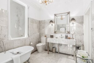 Walker Suite | Bathroom | Separate tub and shower, bathrobes, slippers, towels