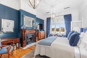 Frew Suite | 1 多间卧室、迷你吧、客房内保险箱、熨斗/熨衣板