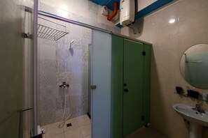 Familien-Suite | Dusche im Bad