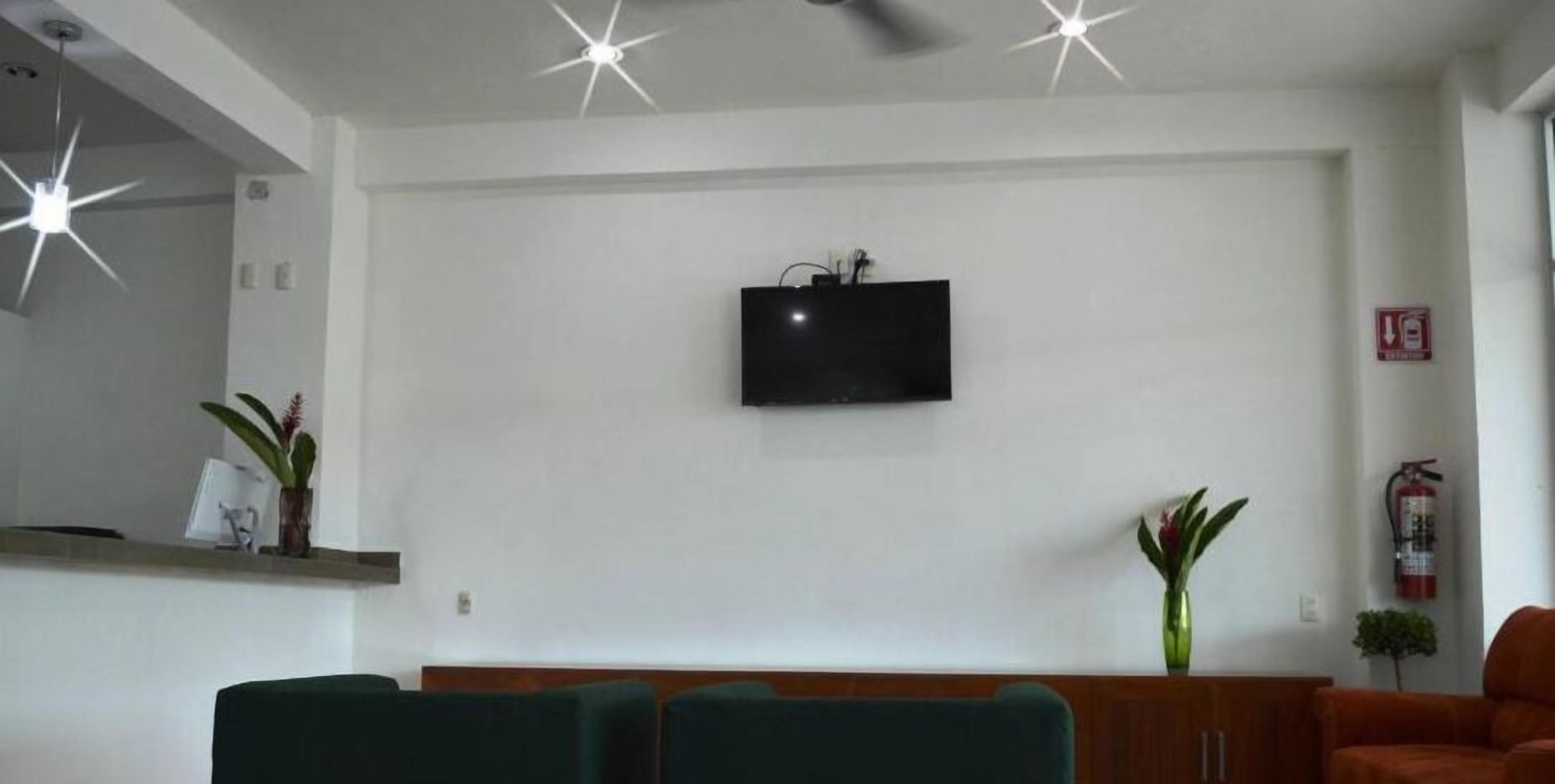 32-inch tv with cable channels