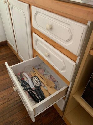 Microwave, coffee/tea maker, cookware/dishes/utensils