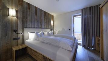 Apartment (Obergeschoss) | In-room safe, iron/ironing board, free WiFi, bed sheets