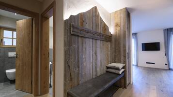 Apartment (Gartenwohnung) | Living area | 40-inch flat-screen TV with satellite channels, TV