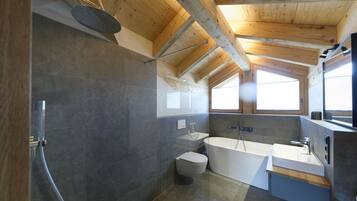 Apartment (Dachgeschoss) | Bathroom amenities | Towels