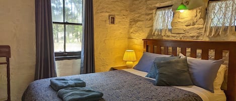 2 多间卧室、熨斗/熨衣板、旅行婴儿床、床单