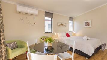 Super Deluxe Cabin (1BR) | Iron/ironing board, bed sheets