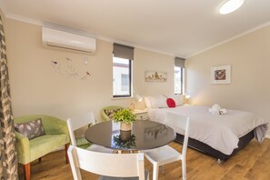 Cabana Deluxe, 1 dormitori (Super) | Planxa i posts de planxar i roba de llit 