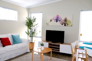 Vila, 2 quartos (Holiday Home) | Sala de estar | TV de tela plana